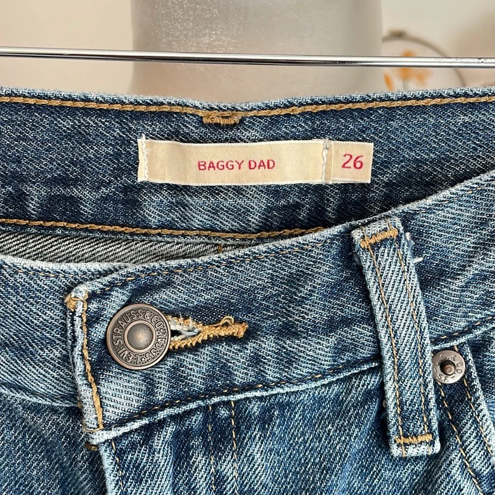 Women’s Levi’s baggy dad 26 waist - Picture 2 of 6